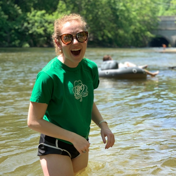 Meet your Posher, Olivia - Picture 4 of 7